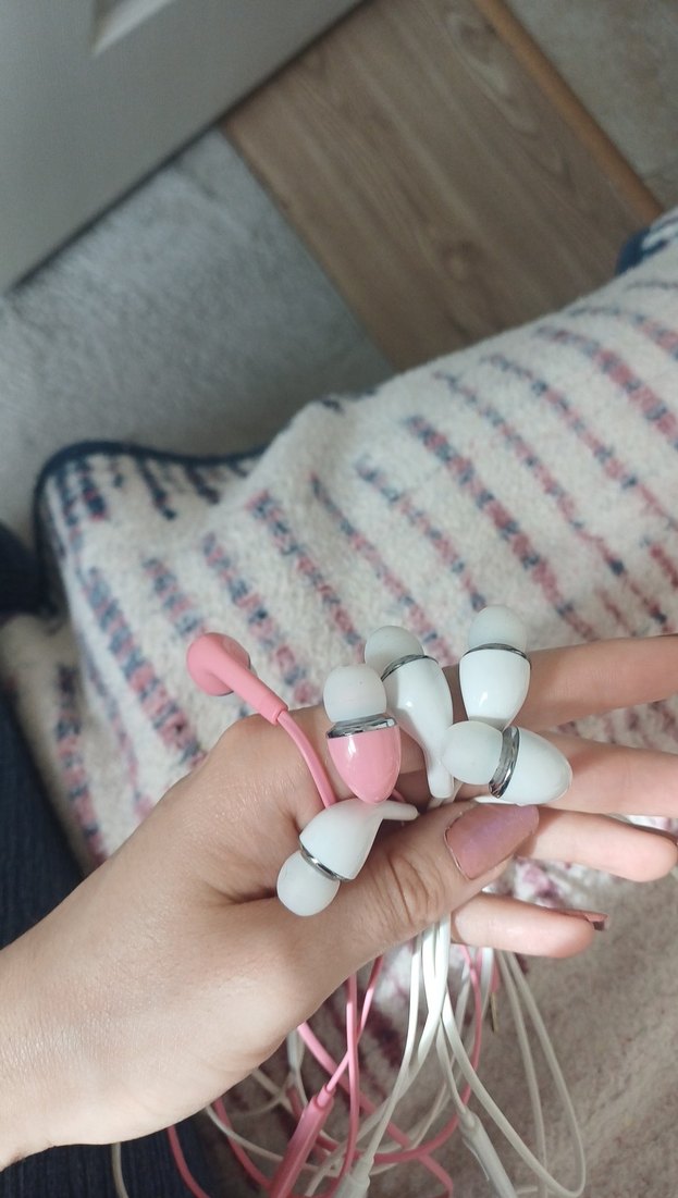 Pastel Pembe ve beyaz Kulak İçi Kulaklık - Görsel 2