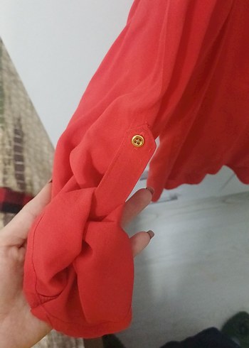 Kırmızı V Yaka Düğmeli Kadın Gömlek - Görsel 3