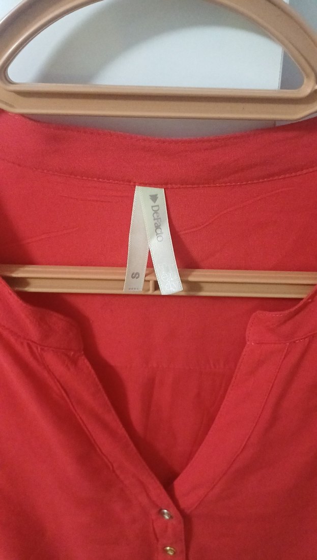 Kırmızı V Yaka Düğmeli Kadın Gömlek - Görsel 2