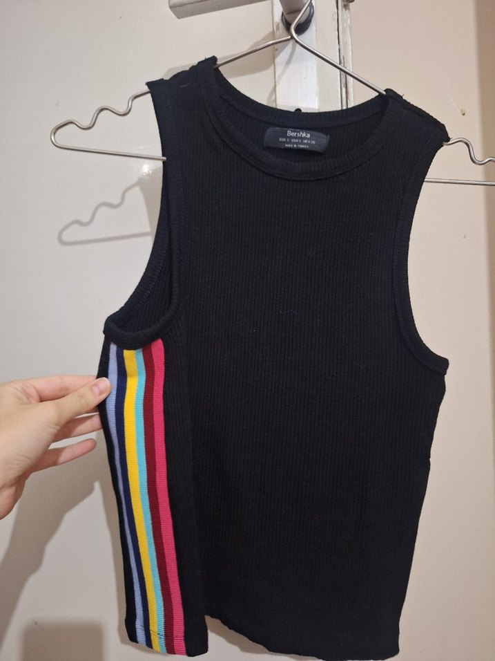 Siyah Yüksek Yakalı Kolsuz Kadın Atlet - Görsel 2