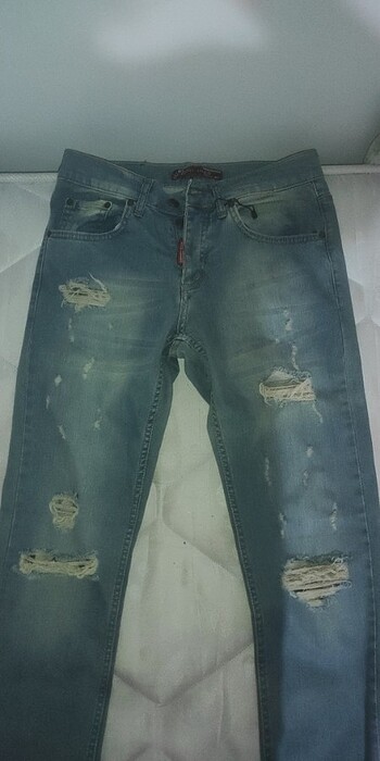 yirtik kot pantolon 