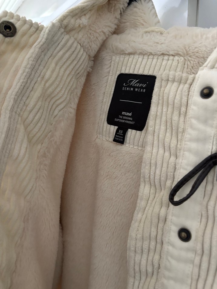 Düğmeli Beyaz Kadın Midi Ceket - Görsel 3