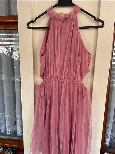 Pembe pencere detaylı tül elbise