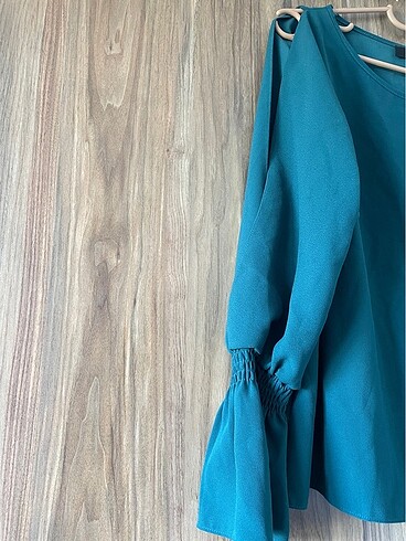 yeşil kol detaylı bluz