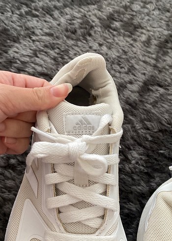 36 Beden Beyaz Adidas Spor Ayakkabı