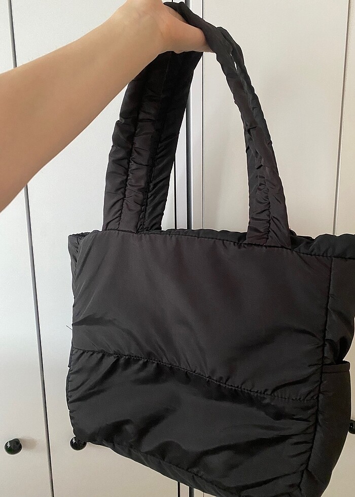 Siyah Puf Şişme Çanta - Görsel 4