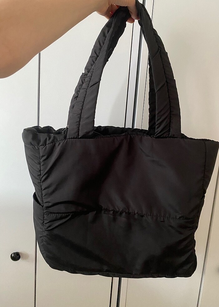 Siyah Puf Şişme Çanta - Görsel 3