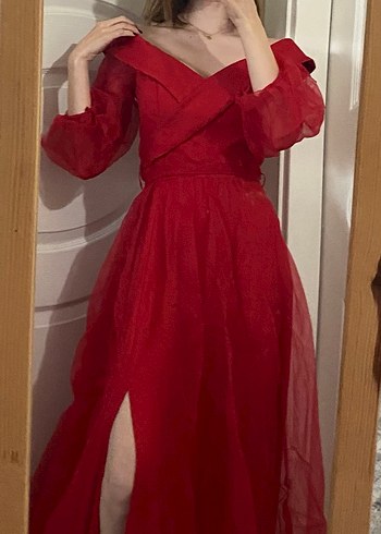 Kırmızı Tüllü Yırtmaçlı Abiye - Görsel 2