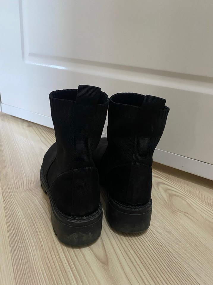 Siyah Süet Lastikli Kadın Bot - Görsel 4