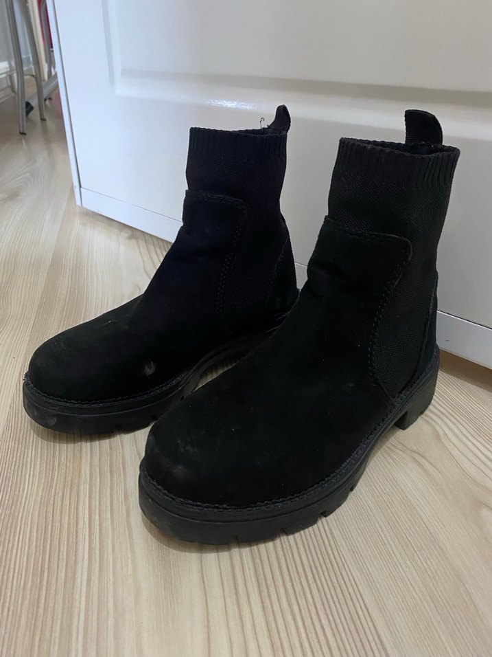 Siyah Süet Lastikli Kadın Bot - Görsel 2