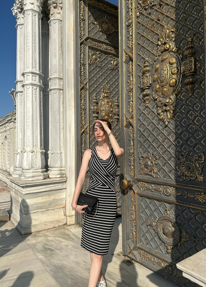 Siyah Beyaz Çizgili Dar Midi Elbise - Görsel 2