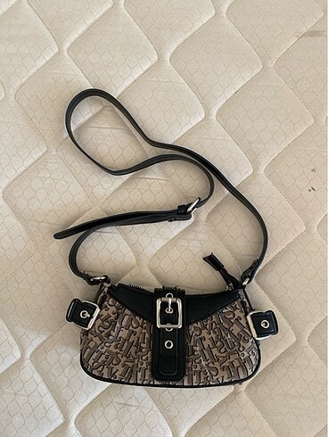 Stradivarius metal tokalı çapraz çanta
