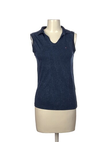 Tommy Hilfiger T-shirt %70 İndirimli.