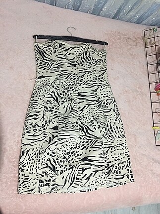 H&M Straplez elbise