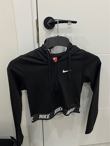 Nike kapüşonlu yarım fermuarlı üst