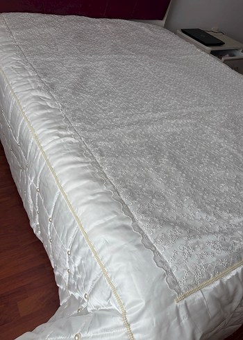 İnci Detaylı İşlemeli Beyaz Yatak Örtüsü - Görsel 5