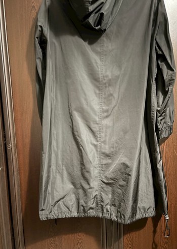 Düğmeli Uzun Gri Kadın Yağmurluk - Görsel 4