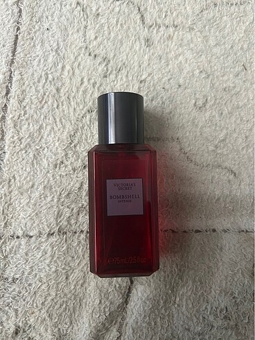 Beden Victoria?s Secret bombshell intense