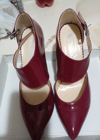 Victoria S marka Bordo Parlak Tokalı Stiletto Kadın Ayakkabı
