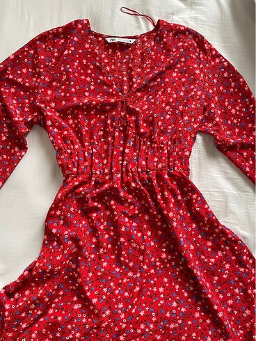 zara kırmızı, çiçekli mini elbise