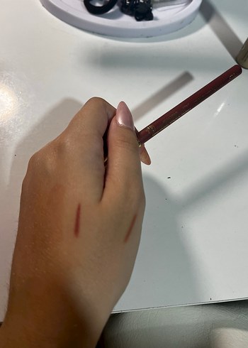 Loreal paris dudak kalemi - Görsel 2