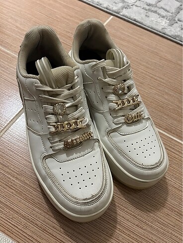 BERSHKA taşlı beyaz sneaker