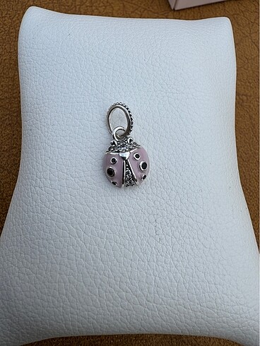 Beden Pandora Charm