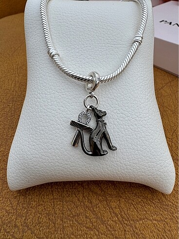 Çift Sallantılı Charm