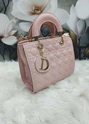 Dior kol çantası 