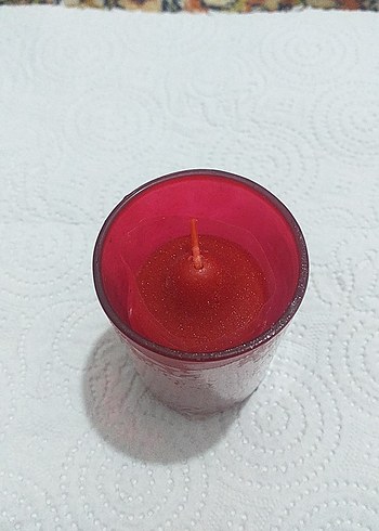 Beden Kırmızı kokulu Renkli Metal Kutuda Mumlar 3 lü fiyattır