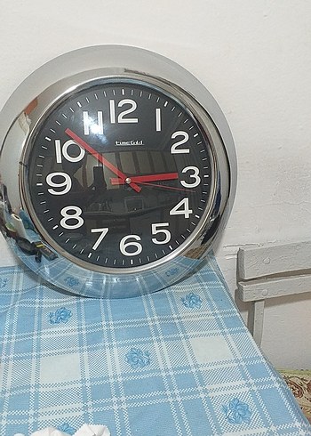 Siyah Kadranlı Gri Metal Duvar Saati