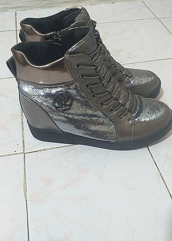 Kemer Detaylı Kahverengi parlak şık  Kadın Dolgu Topuk Bot - Görsel 3