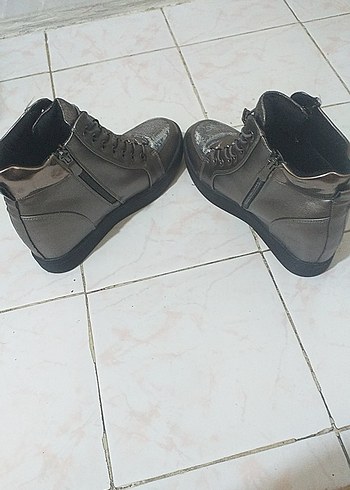 Kemer Detaylı Kahverengi parlak şık  Kadın Dolgu Topuk Bot - Görsel 2