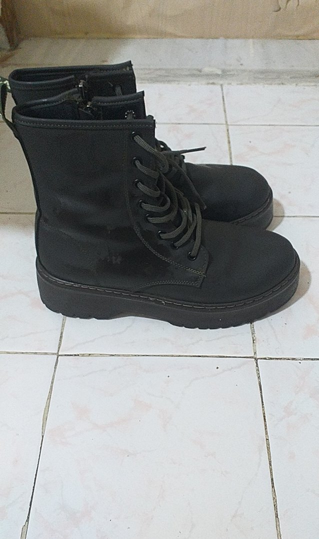 Fermuarlı Siyah Punk Tarzı Kadın Bot - Görsel 3