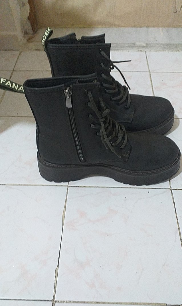 Fermuarlı Siyah Punk Tarzı Kadın Bot - Görsel 2