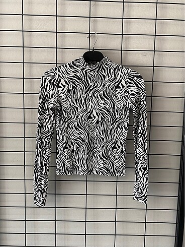 Zebra desenli bluz