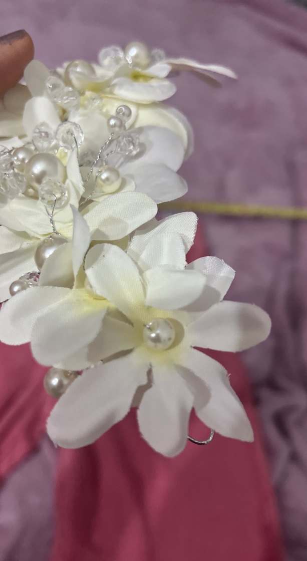 Boncuklu Beyaz Çiçekli Saç Aksesuarı - Görsel 3