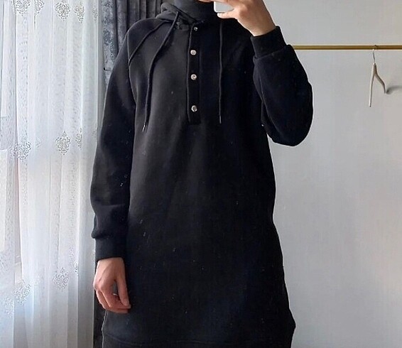 Siyah düğme detaylı tunik