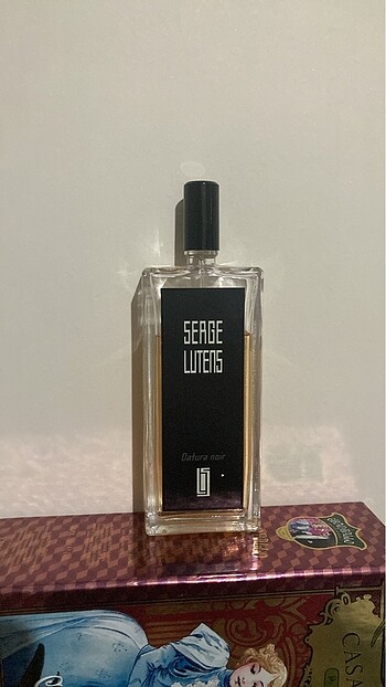 Serge lutens datura noir 100 ml şişede 90 ml parfüm