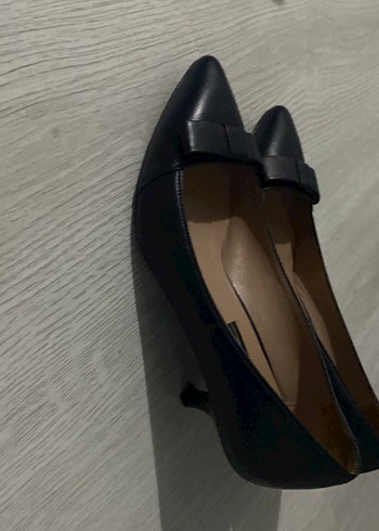 inci Siyah Deri Stiletto Tokalı Klasik Kadın Ayakkabısı