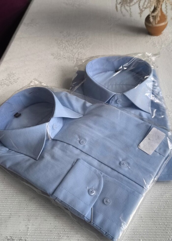 Sıfır gömlek S ve XL olarak iki âdet - Görsel 2