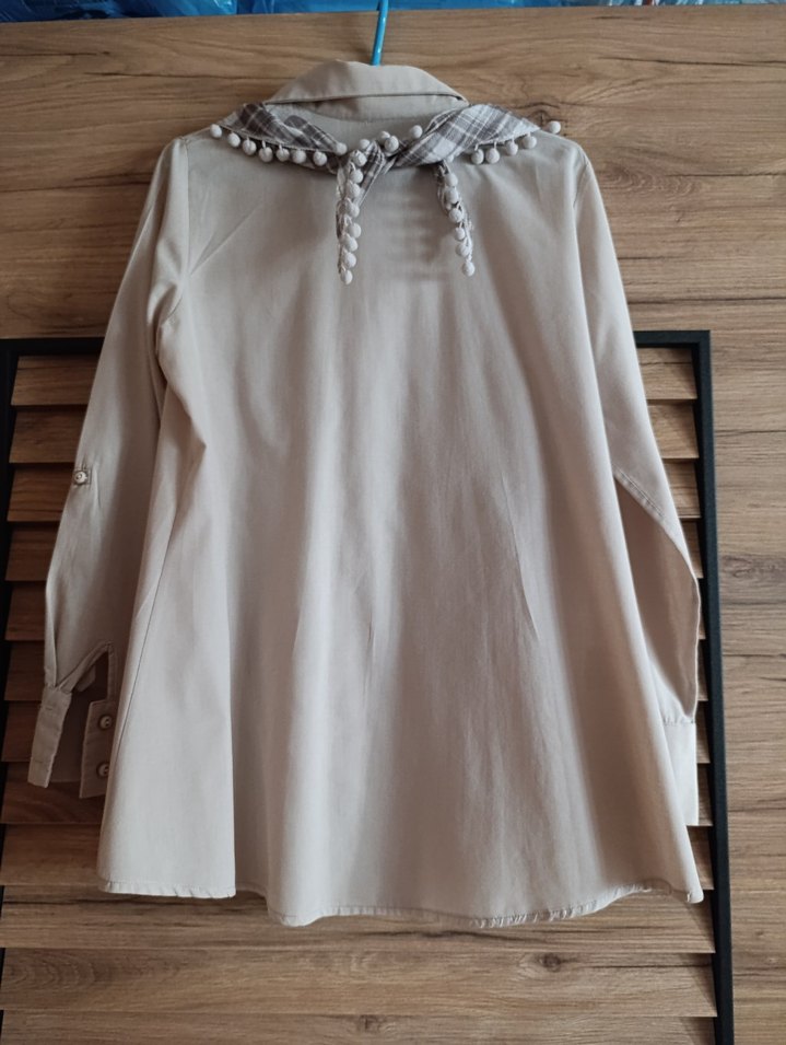 Bej Düğmeli Fular Aksesuarlı Kadın Gömlek - Görsel 3