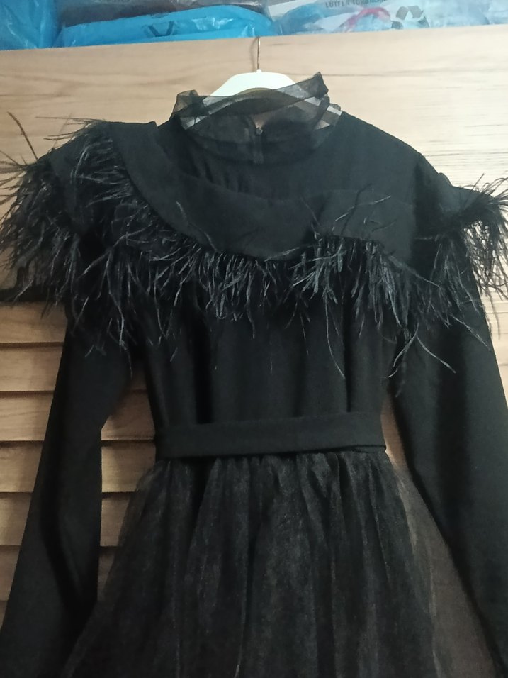 Siyah Kat kat Tüy Detaylı Abiye Elbise - Görsel 5