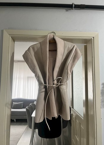 Kemerli Süet Halter Yaka Bej Yelek