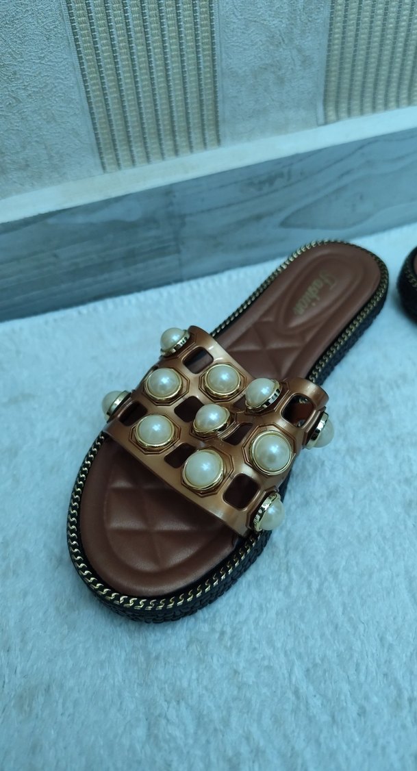 Kahverengi İnci Detaylı Kadın Dolgu Topuk Terlik - Görsel 3