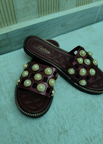 Boncuk Detaylı Kahverengi Kadın Terlik - Görsel 3