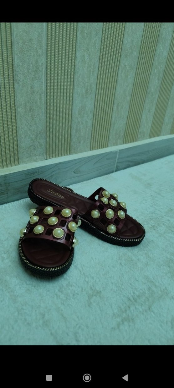 Siyah Parlak İnci Detaylı Kadın Terlik - Görsel 3