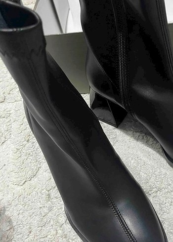 Siyah Deri Tokalı Blok Topuklu Kadın Bot - Görsel 3