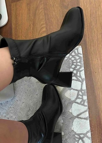 Siyah Deri Tokalı Blok Topuklu Kadın Bot - Görsel 2