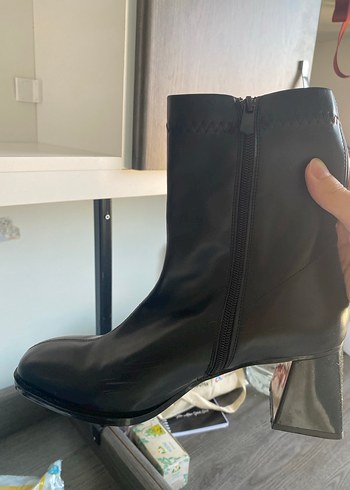 Siyah Deri Tokalı Blok Topuklu Kadın Bot - Görsel 4